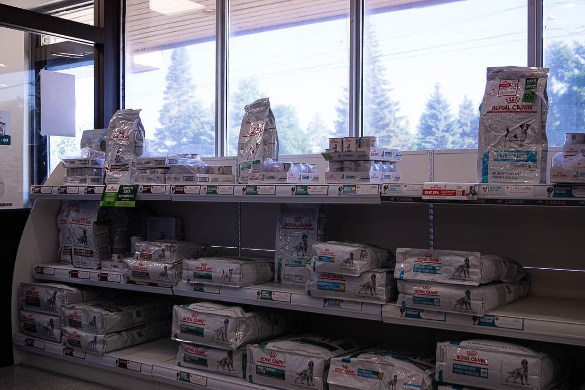 Canine prescription diet and food shelves